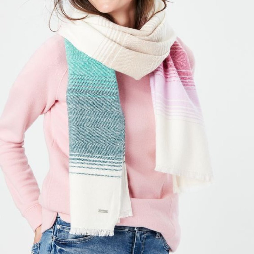 NWT Joules UK Ombre Scarf 🩷Pink goes well with green💚